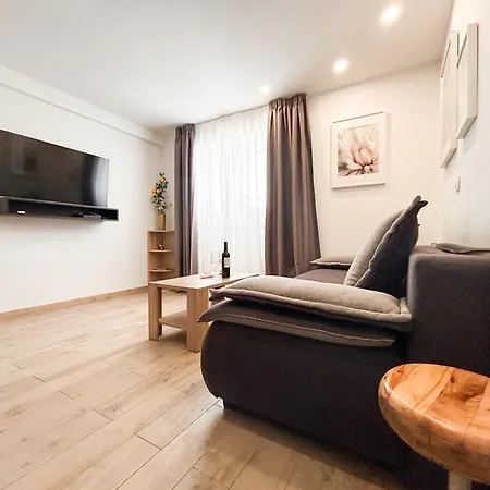 West Coast Modern By Marjan *