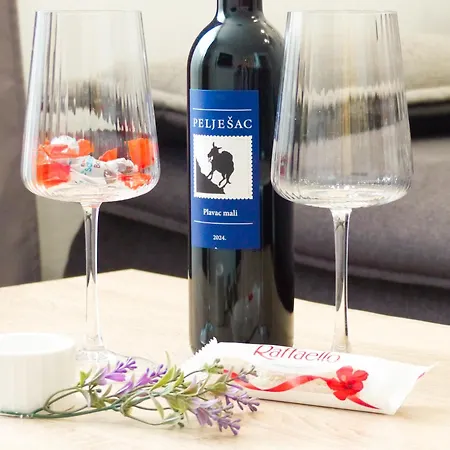 West Coast Modern By Marjan Apartman Split