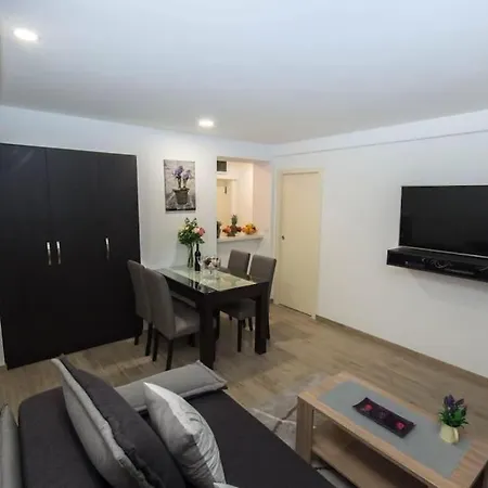 Wonderful Near Center And Sea Apartment *