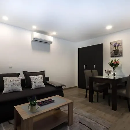 Wonderful Near Center And Sea Apartment *