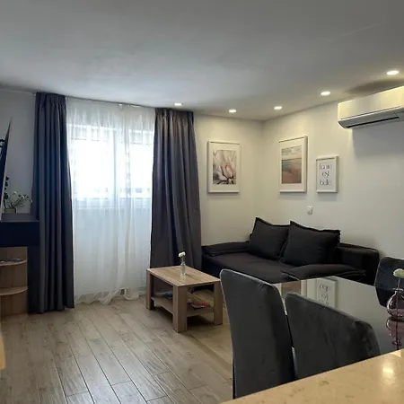 Wonderful Near Center And Sea Apartment *