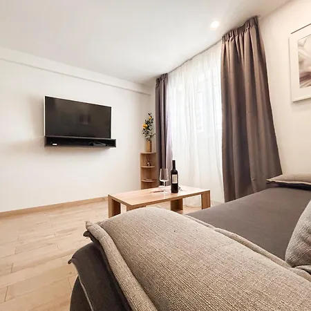 West Coast Modern By Marjan *