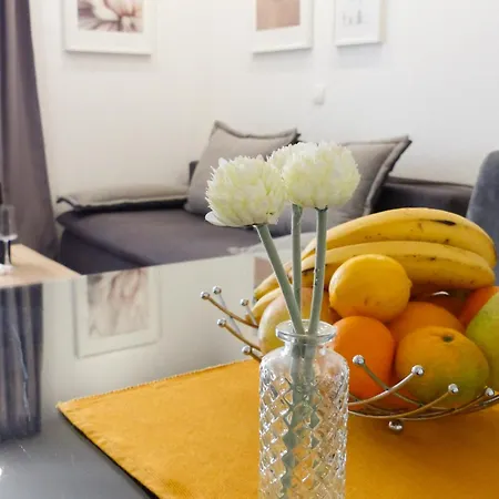 West Coast Modern By Marjan Apartment