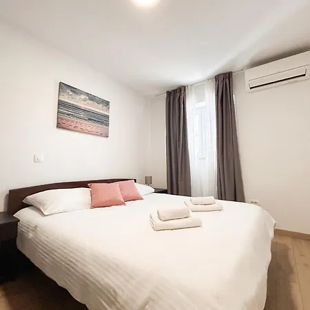 West Coast Modern By Marjan * سبليت